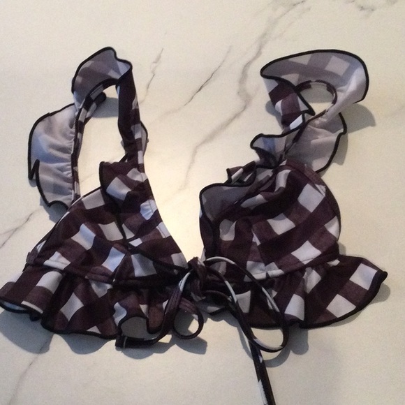 ASOS black and white checkered ruffle bikini size 2. - Picture 4 of 6